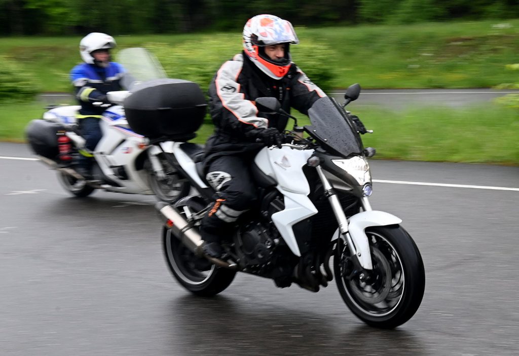 assurez la sécurité et la performance de votre moto avec notre service de contrôle technique. un expert vérifie vos équipements dans le respect des normes pour garantir votre tranquillité sur la route. prenez rendez-vous dès maintenant !