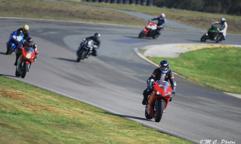 découvrez notre assurance moto sur circuit, conçue pour protéger votre véhicule et votre sécurité lors de vos séances de pilotage sur pistes. profitez d'une couverture adaptée à votre passion, avec des garanties sur mesure pour rouler sereinement.