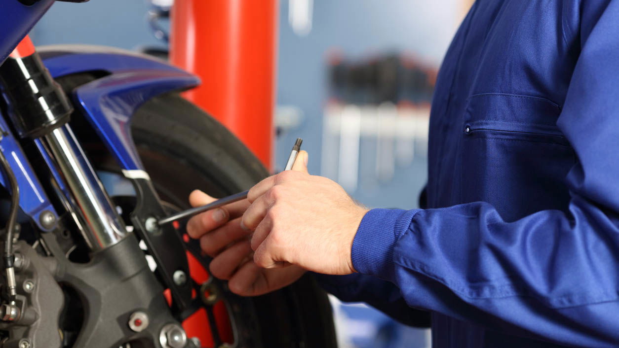 découvrez les principales raisons pour lesquelles les motos échouent au contrôle technique. informez-vous sur les normes à respecter et les points de vérification cruciaux pour garantir la sécurité de votre deux-roues.