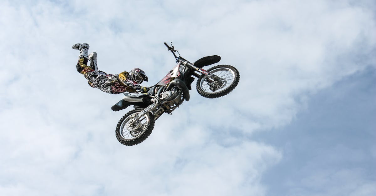 découvrez l'univers passionnant du motocross, un sport extrême qui allie vitesse, adrénaline et performances techniques. plongez dans nos conseils, astuces et actualités pour devenir un pilote accompli et profiter pleinement de cette expérience inoubliable sur des terrains variés.