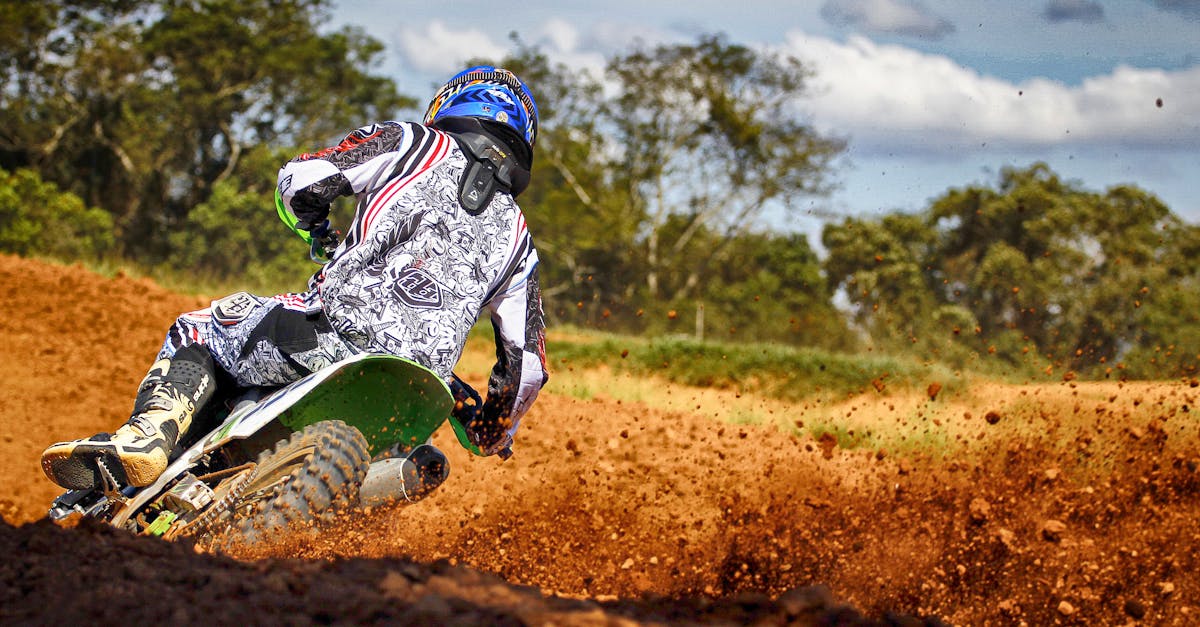découvrez l'univers passionnant du motocross : de l'adrénaline sur des terrains variés aux performances des pilotes, plongez au cœur de ce sport extrême qui allie technique, rapidité et sensations fortes.