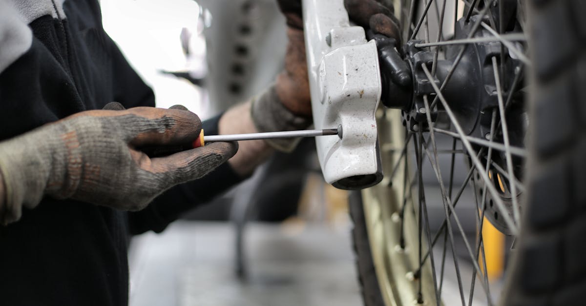 découvrez comment économiser sur la réparation de votre moto grâce à nos astuces pratiques et conseils d'experts. réparez votre moto sans vous ruiner et prolongez sa durée de vie!
