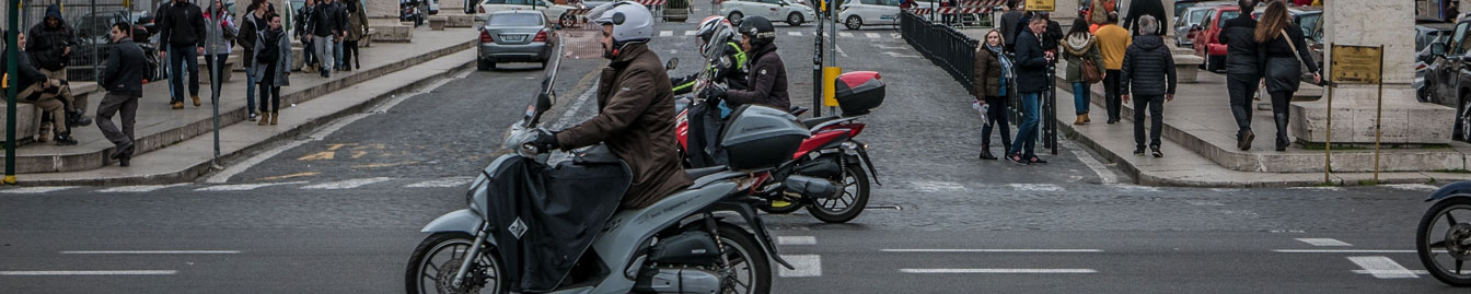 découvrez les conseils essentiels pour une circulation sécurisée des motocyclistes. apprenez les meilleures pratiques pour naviguer en toute sécurité sur la route, respecter le code de la route et réduire les risques d'accidents. restez informé sur les réglementations et les techniques de conduite adaptées à la moto.