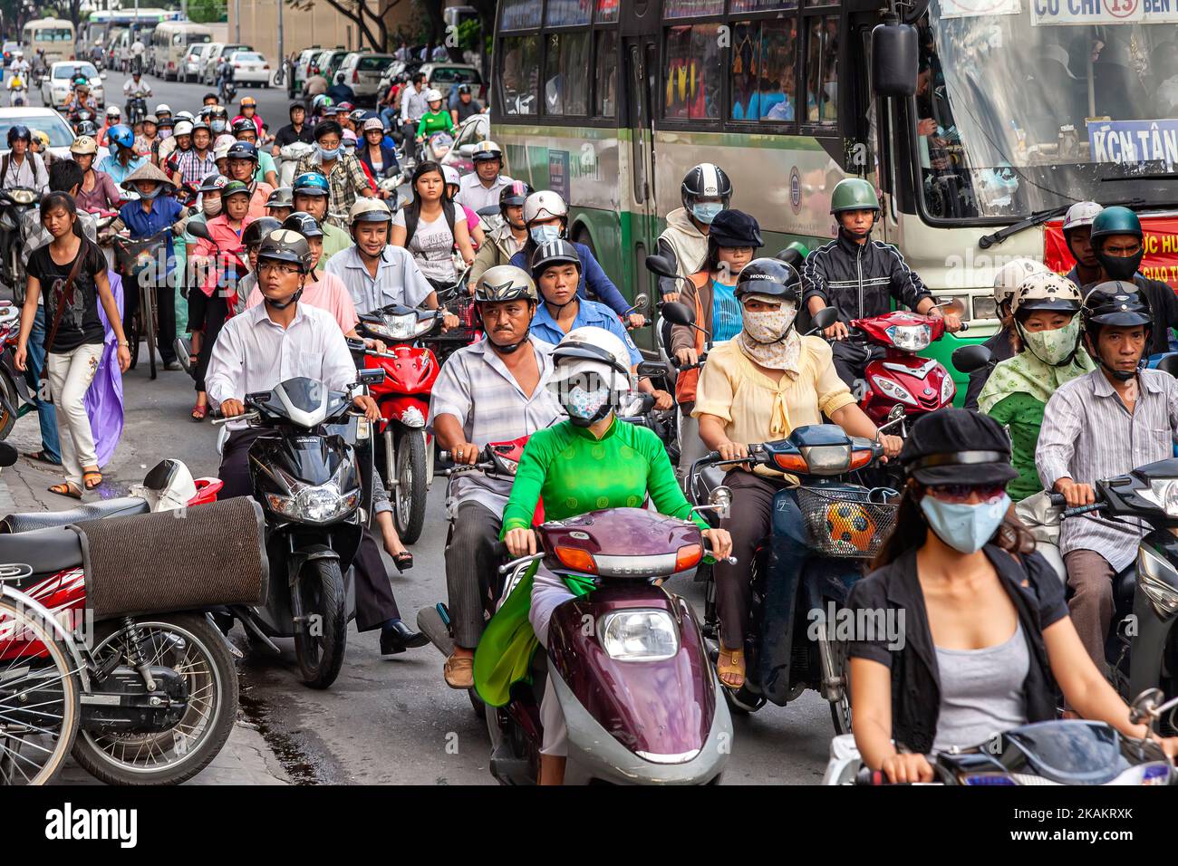 découvrez tout ce qu'il faut savoir sur la circulation des motocyclistes : règles de sécurité, conseils pratiques et bonnes habitudes à adopter pour rouler en toute sécurité sur la route. informez-vous sur les défis spécifiques rencontrés par les motards et comment optimiser votre expérience de conduite.