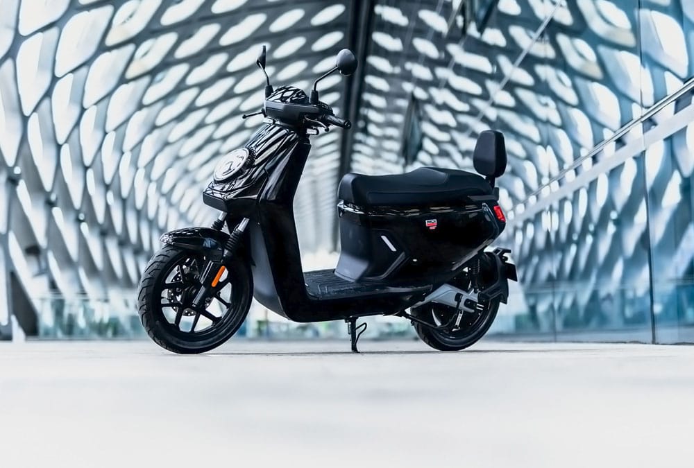 découvrez notre assurance scooter 125cc adaptée à vos besoins. profitez de protections complètes et de tarifs compétitifs pour rouler en toute sérénité. obtenez un devis rapide et comparez les meilleures offres pour votre scooter.