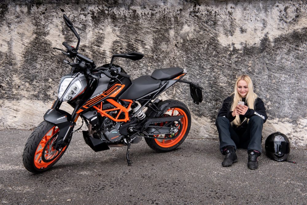 découvrez les défis passionnants à relever avec la ktm 125 cm3. plongez dans l'univers dynamique de cette moto, ses performances exceptionnelles et les aventures qui vous attendent. que vous soyez novice ou passionné, relevez le défi et vivez des sensations uniques sur deux roues.