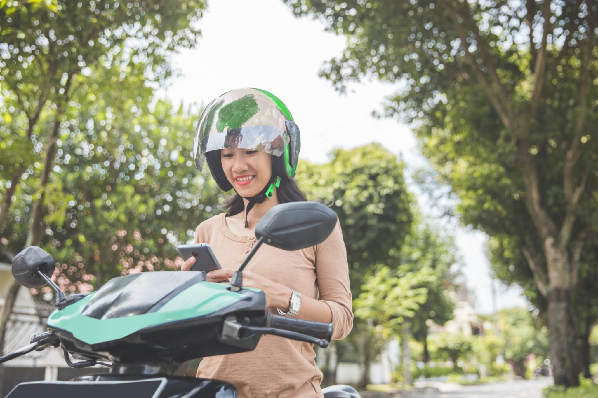 découvrez comment l'économie d'assurance pour les deux-roues électriques peut réduire vos coûts. profitez d'astuces et conseils pour optimiser votre assurance tout en roulant de manière écologique et économique.