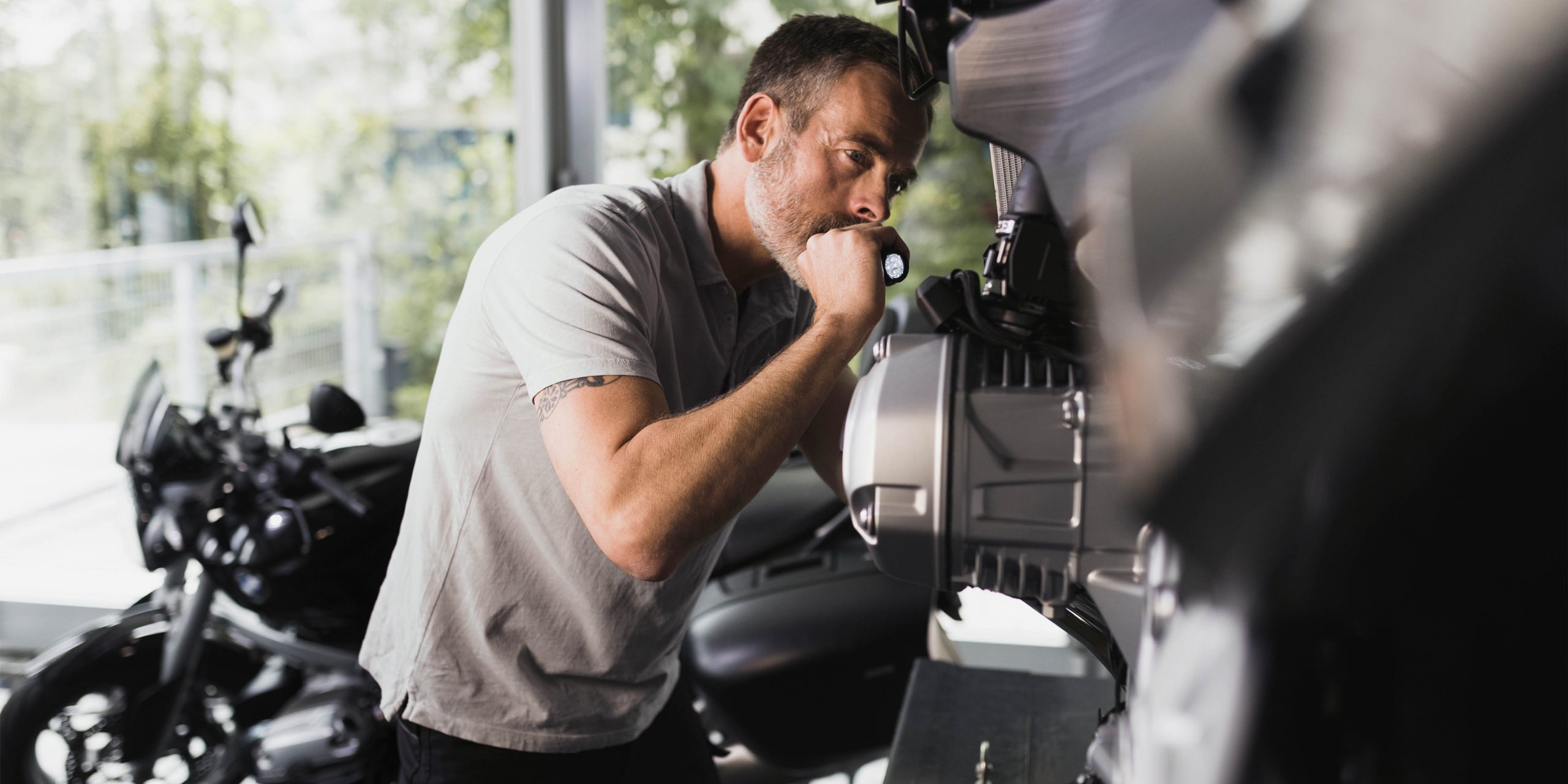 découvrez nos conseils pratiques pour l'entretien de votre moto. apprenez à préserver la performance et la sécurité de votre véhicule à deux roues grâce à des astuces et des recommandations adaptées aux motards.