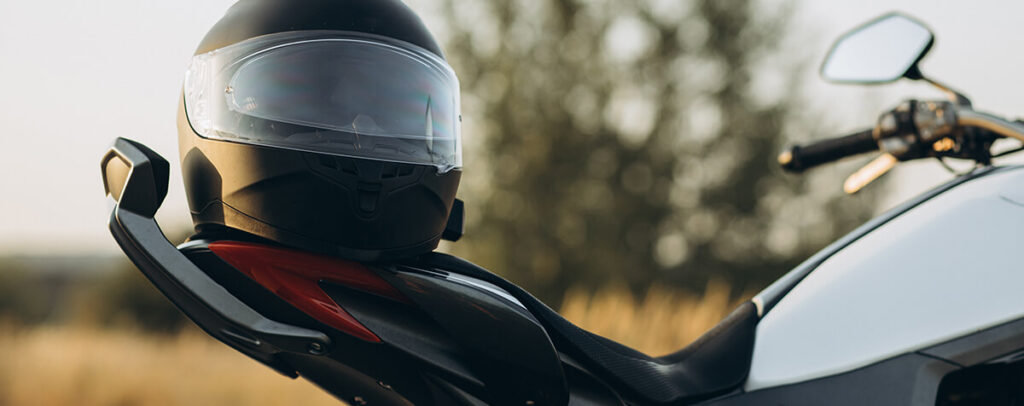 découvrez les causes et l'impact de la flambée des tarifs d'assurance moto. informez-vous sur les solutions pour alléger vos coûts et choisir les meilleures options de couverture.
