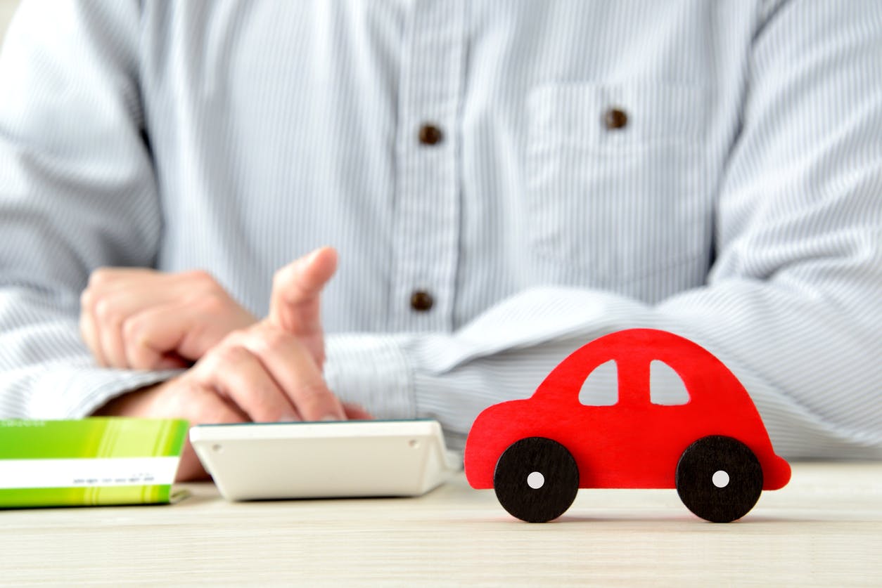 découvrez comment la flambée des tarifs d'assurance moto impacte les conducteurs en france. analyse des facteurs derrière cette augmentation et conseils pour choisir la meilleure couverture à des prix compétitifs.