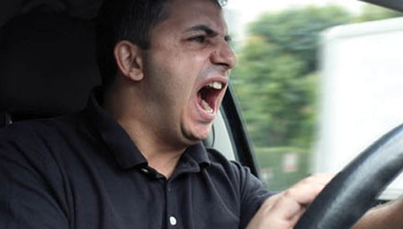 découvrez les défis et la frustration rencontrés par les automobilistes en australie. entre des routes mal entretenues, des embouteillages et des problèmes de stationnement, plongez dans l'univers complexe de la conduite dans ce vaste pays. obtenez des conseils pour surmonter ces obstacles et profiter pleinement de vos trajets.