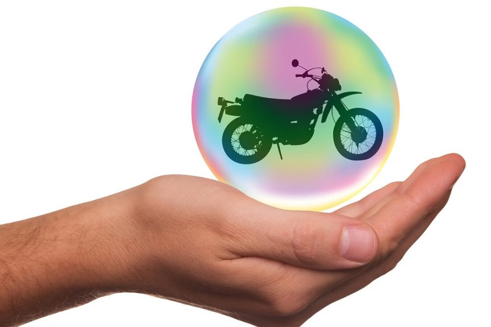 découvrez comment la hausse des tarifs d'assurance moto impacte les conducteurs en france. analyse des causes, des tendances et des conseils pour choisir la meilleure couverture à un prix compétitif.
